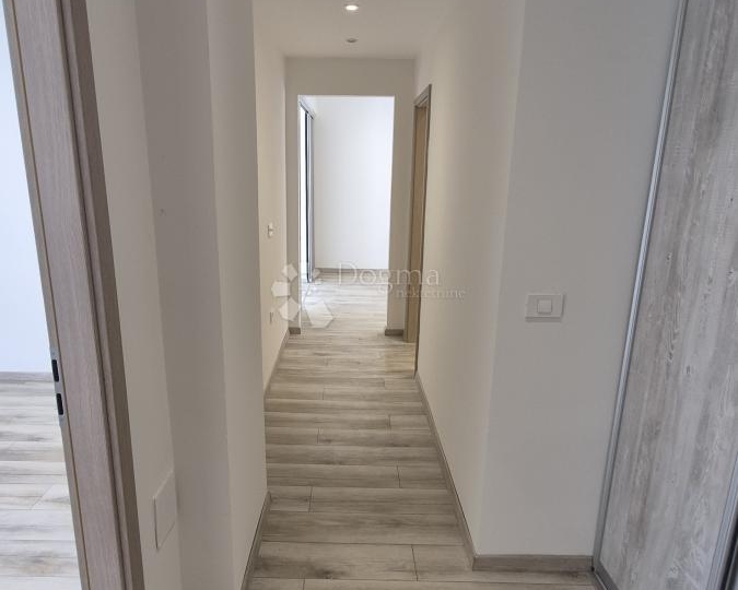 Dvosobni stan u centru Pule površine 72,83 m2