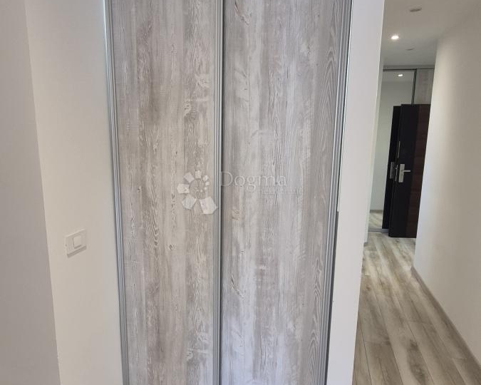 Dvosobni stan u centru Pule površine 72,83 m2