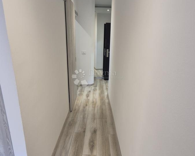 Dvosobni stan u centru Pule površine 72,83 m2