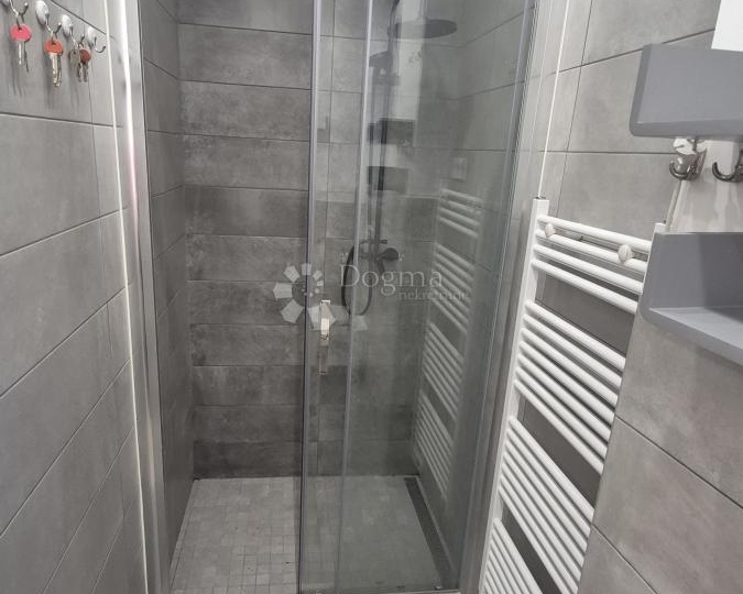 Dvosobni stan u centru Pule površine 72,83 m2