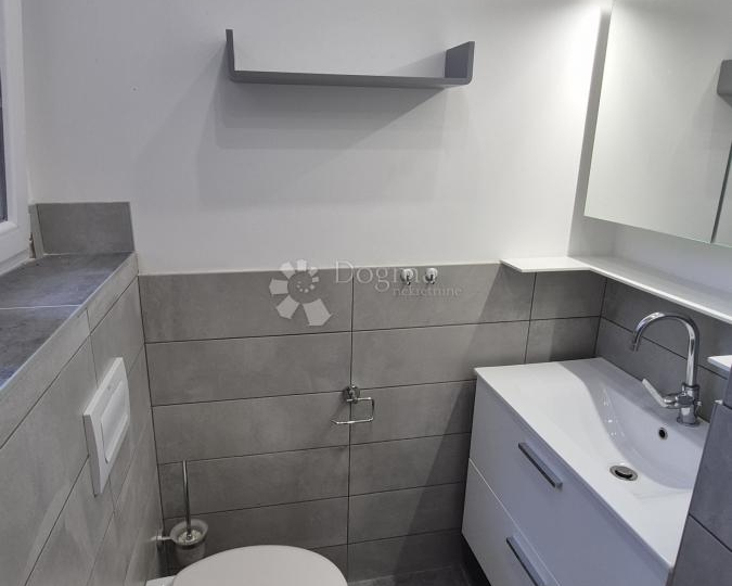 Dvosobni stan u centru Pule površine 72,83 m2