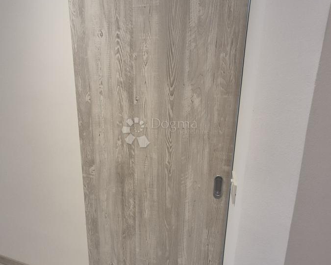 Dvosobni stan u centru Pule površine 72,83 m2