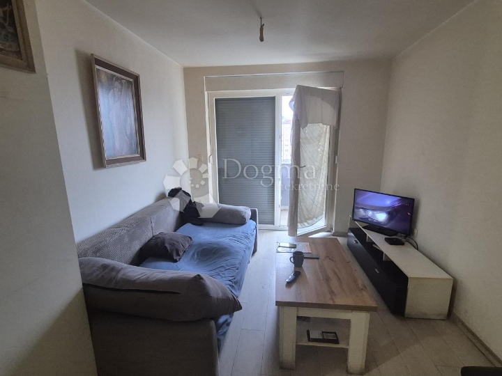 Jednosobni stan 36,73 m2 s uporabnom