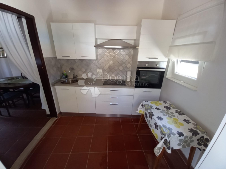 Okolica grada Krka, dvojna kuća s bazenom