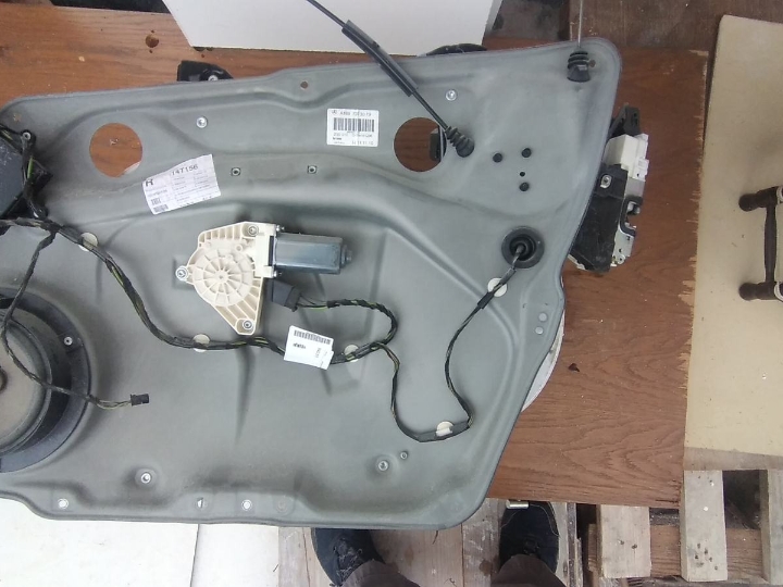 Mercedes - dijelovi vrata