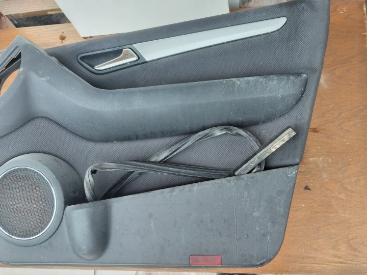 Mercedes - dijelovi vrata