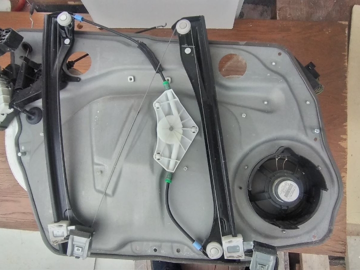 Mercedes - dijelovi vrata