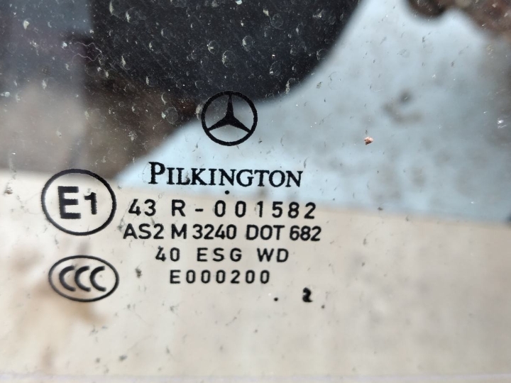 Mercedes - dijelovi vrata