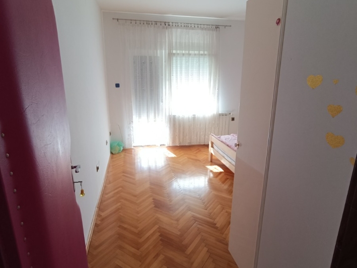 Iznajmljujem stan, Pehlin