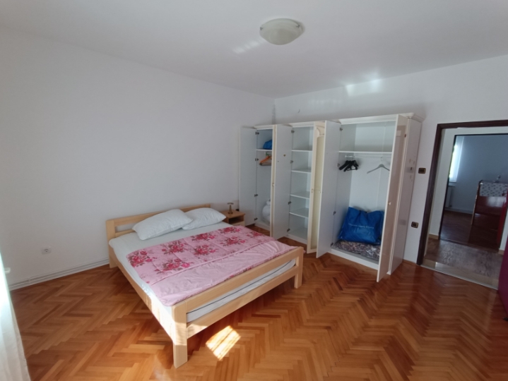 Iznajmljujem stan, Pehlin