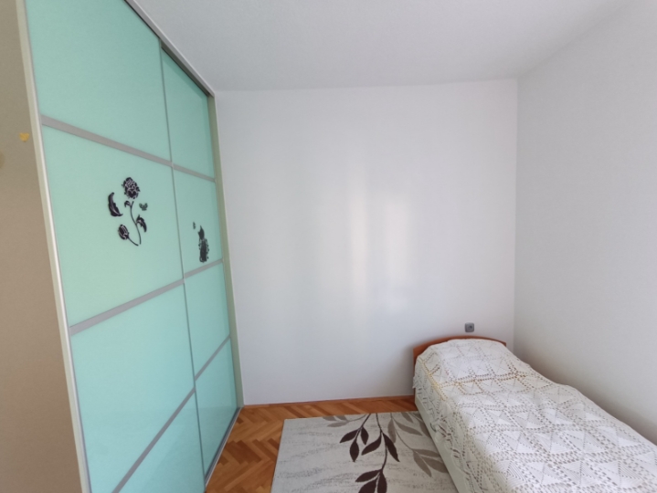 Iznajmljujem stan, Pehlin