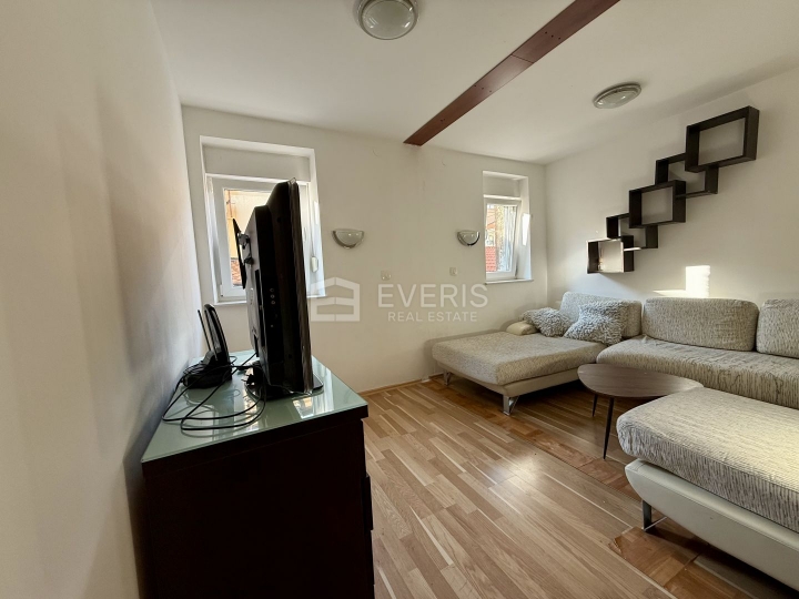 Rijeka, Bulevard, stan 33 m2 s okućnicom