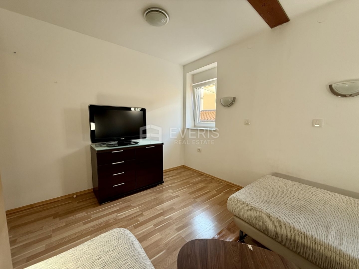 Rijeka, Bulevard, stan 33 m2 s okućnicom