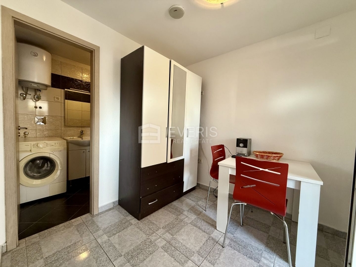 Rijeka, Bulevard, stan 33 m2 s okućnicom