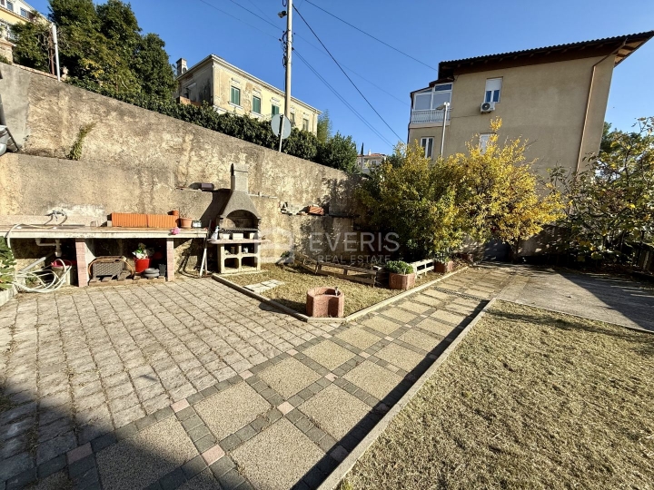 Rijeka, Bulevard, stan 33 m2 s okućnicom