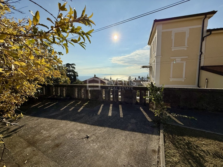 Rijeka, Bulevard, stan 33 m2 s okućnicom