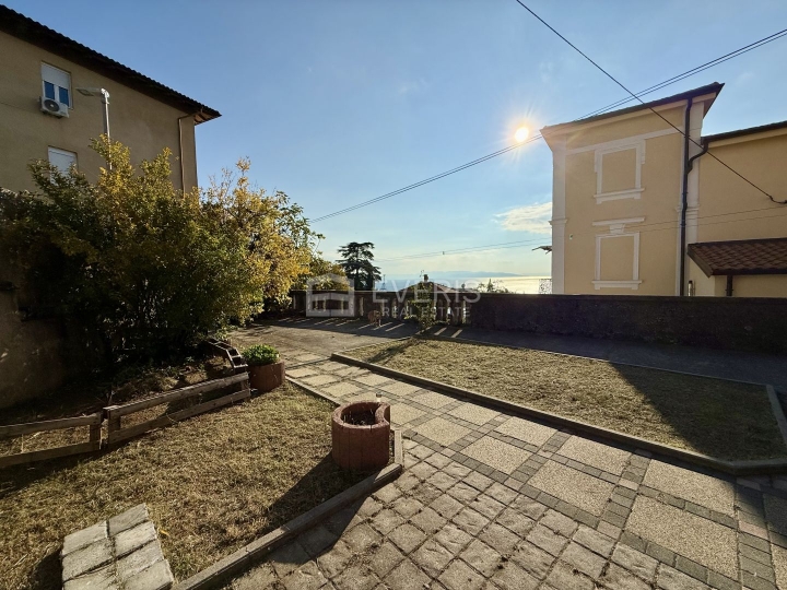 Rijeka, Bulevard, stan 33 m2 s okućnicom