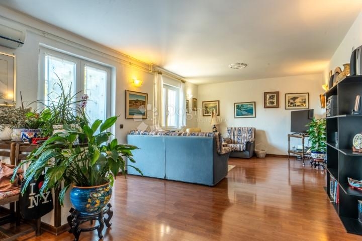 Kostrena, 126m2, P+1, izvrsna kuća i pozicija pogled na more