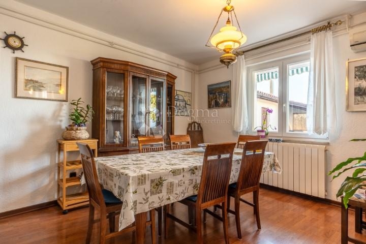 Kostrena, 126m2, P+1, izvrsna kuća i pozicija pogled na more