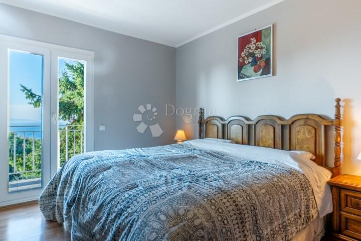 Kostrena, 126m2, P+1, izvrsna kuća i pozicija pogled na more