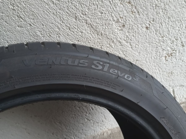 Gume Hankook 225/45/17