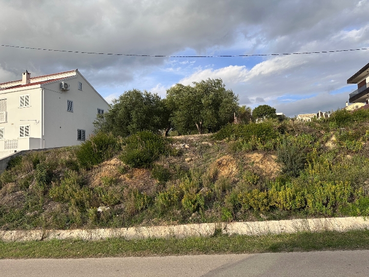 Radovin, građ. zemljište 981 m2