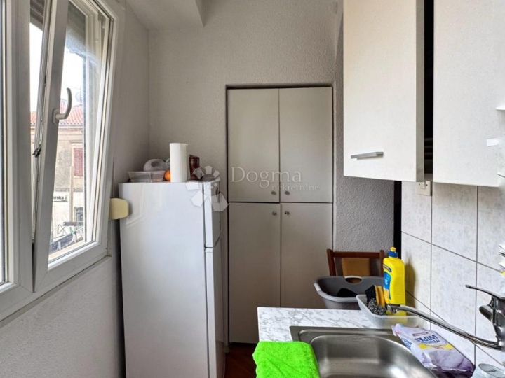 Stan 32m2, Centar, Pula - useljiv i parking za stanare