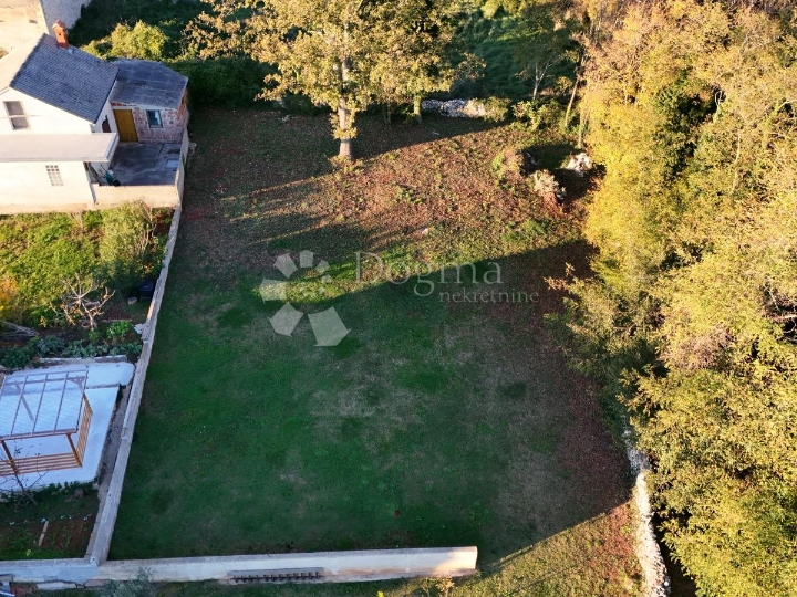 Samo kod nas! Građevinska parcela na mirnoj lokaciji