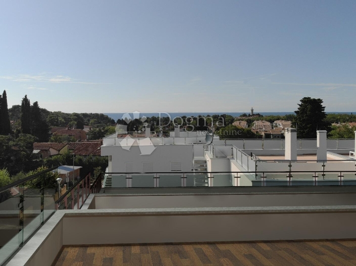 Umag okolica - atraktivna kuća u nizu s pogledom na more