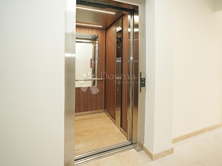 Poreč - okolica, stan C3, 3.kat, krovna terasa