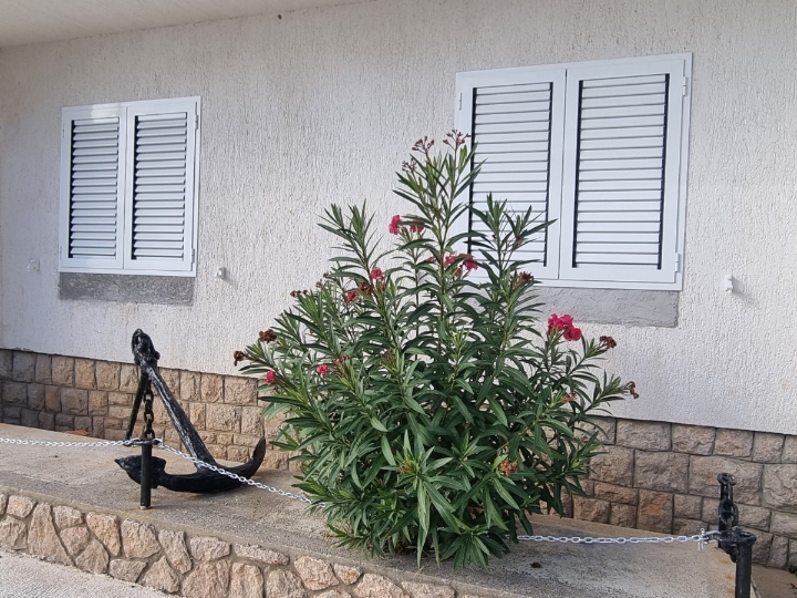 Barić Draga, prvi red do mora