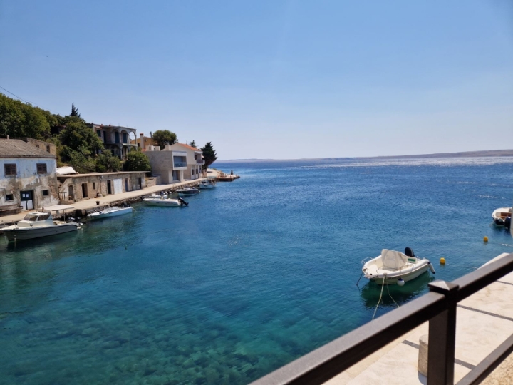 Barić Draga, prvi red do mora