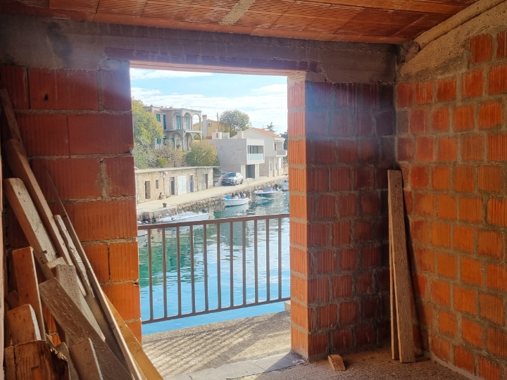 Barić Draga, prvi red do mora