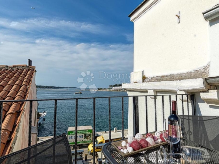 Sniženo!!! Poreč, top lokacija, stan  prvi red do mora