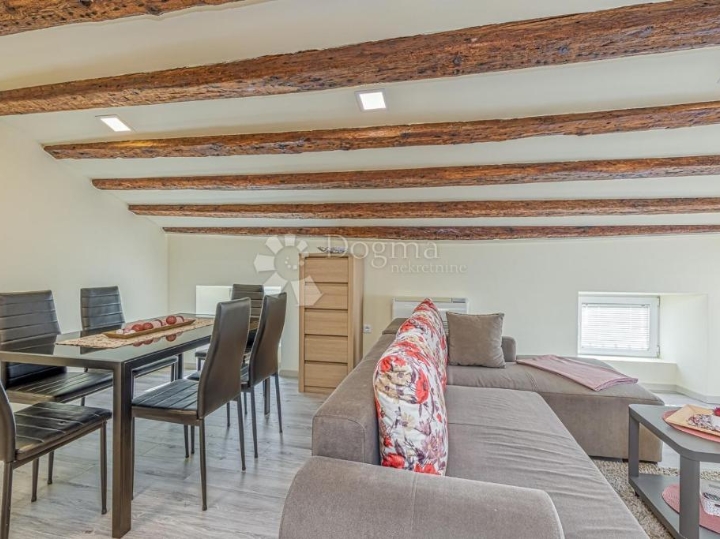 Sniženo!!! Poreč, top lokacija, stan  prvi red do mora