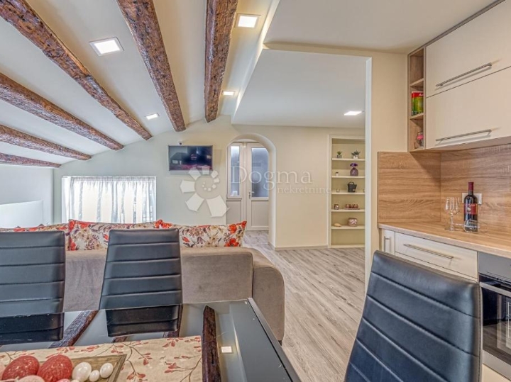 Sniženo!!! Poreč, top lokacija, stan  prvi red do mora