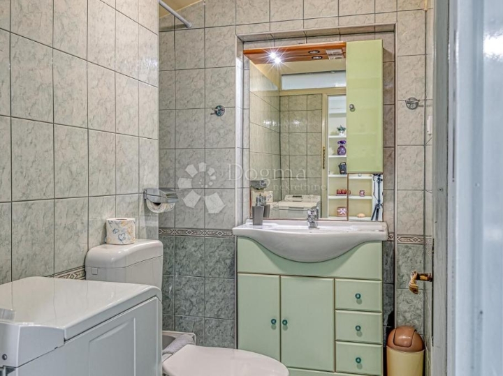 Sniženo!!! Poreč, top lokacija, stan  prvi red do mora