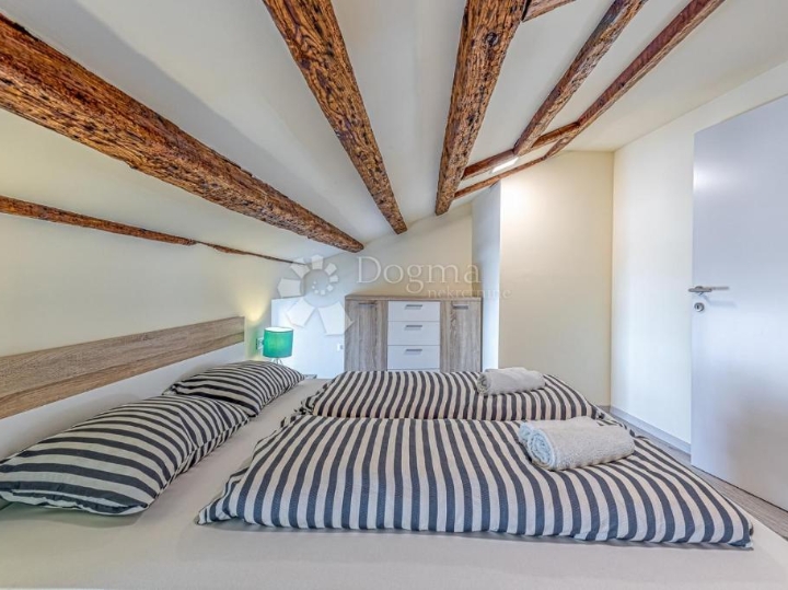 Sniženo!!! Poreč, top lokacija, stan  prvi red do mora