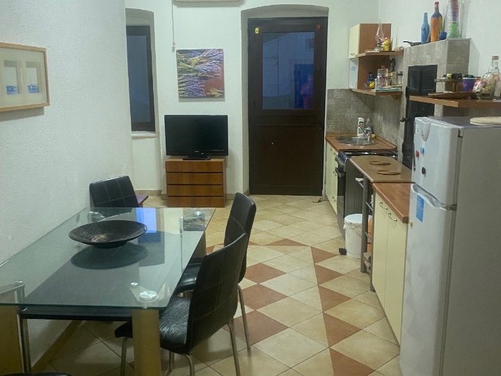 Stan u strogom centru 4 sobe, 740€