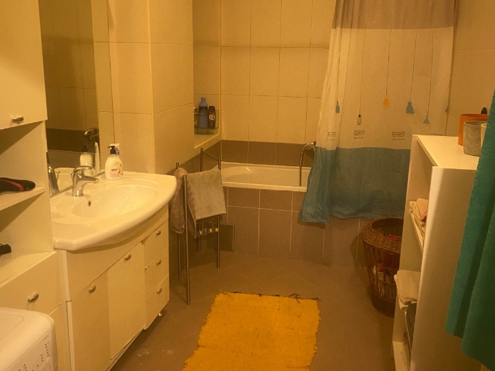 Stan u strogom centru 4 sobe, 740€