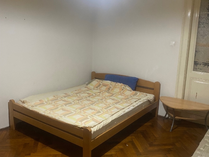 Stan u strogom centru 4 sobe, 740€