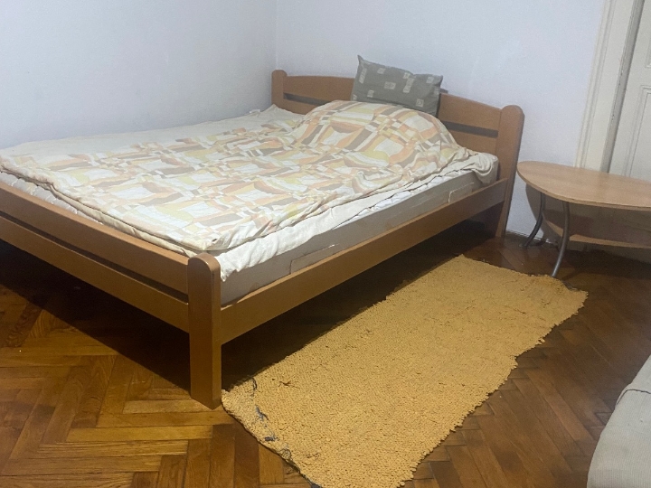 Stan u strogom centru 4 sobe, 740€