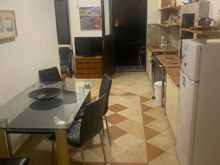 Stan u strogom centru 4 sobe, 740€