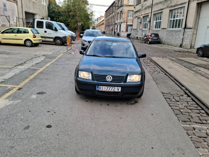 VW Bora 1.4 benzin 2001 god.