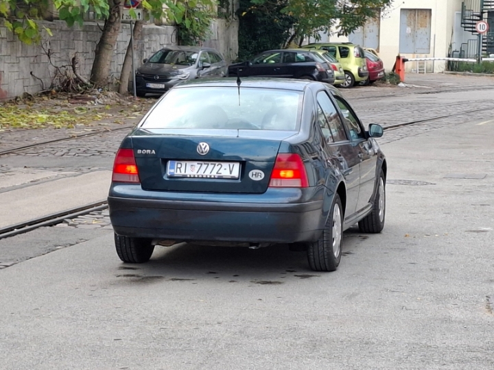 VW Bora 1.4 benzin 2001 god.