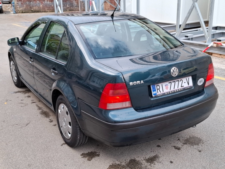 VW Bora 1.4 benzin 2001 god.