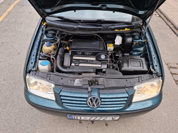 VW Bora 1.4 benzin 2001 god.