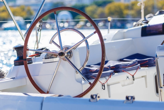 Skiper C kategorije traži posao