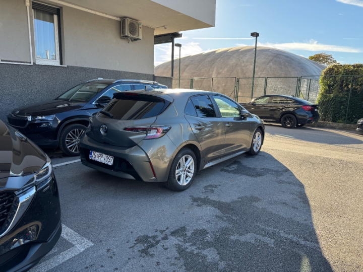 Toyota Corolla 1.8 hybrid 2023. god.