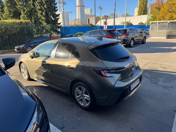 Toyota Corolla 1.8 hybrid 2023. god.